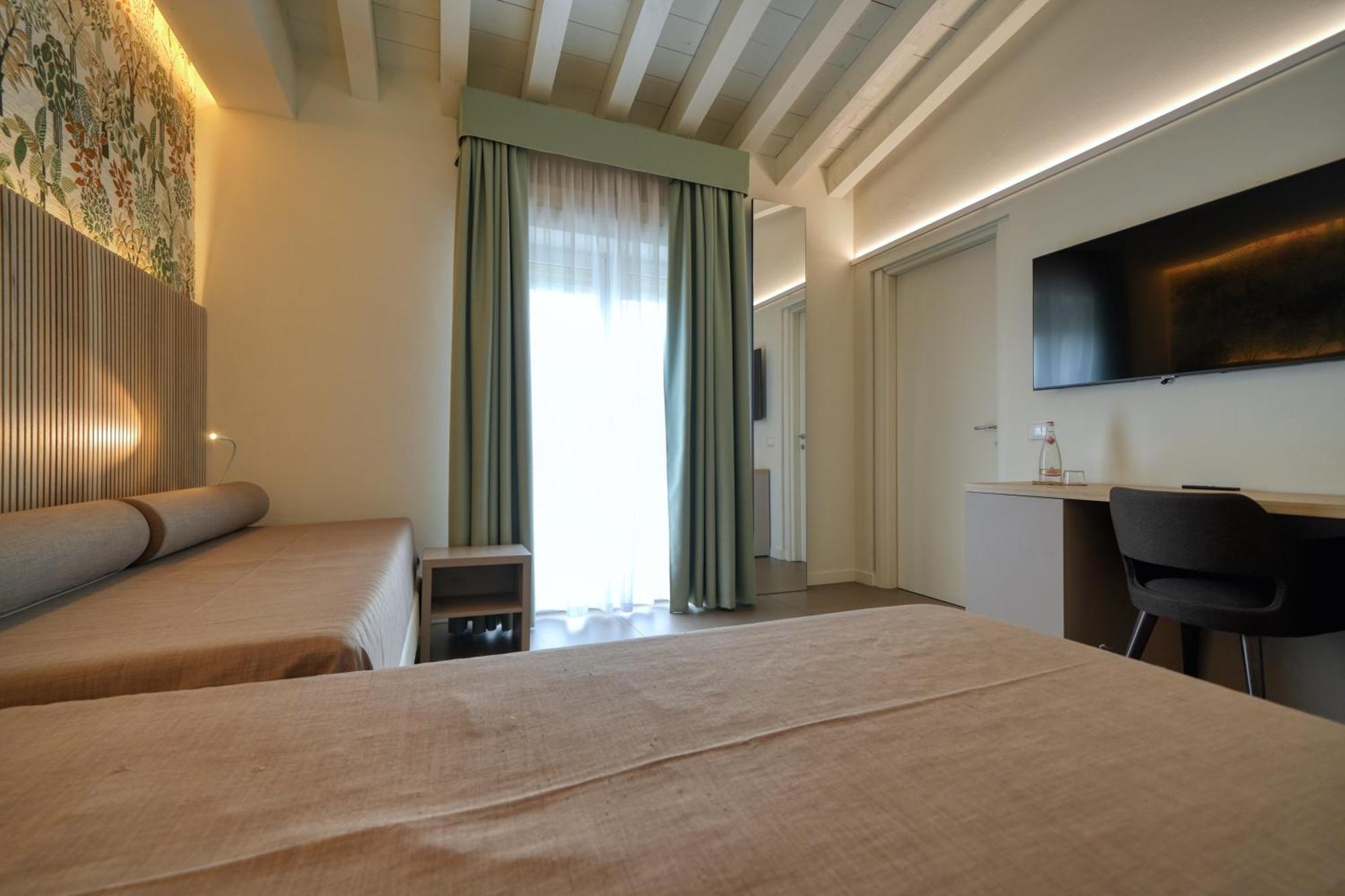 Hotel Palazzo Del Garda & Spa Desenzano del Garda Exterior photo